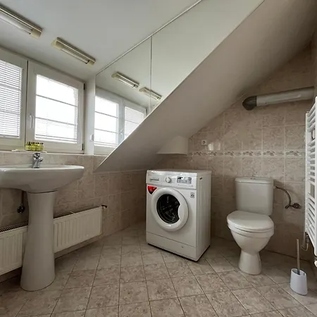 Harrison Homes 02 Terrace And Parking * プラハ