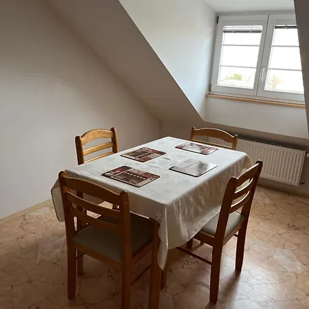 Harrison Homes 02 Terrace And Parking アパート