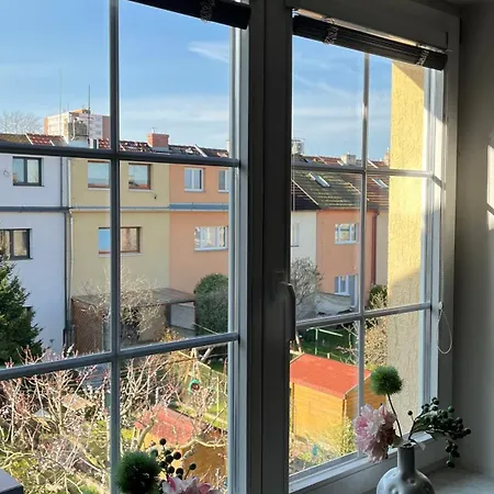 アパート Harrison Homes 02 Terrace And Parking プラハ