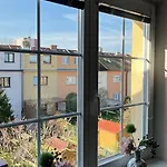 Appartement Harrison Homes 02 Terrace And Parking Praag